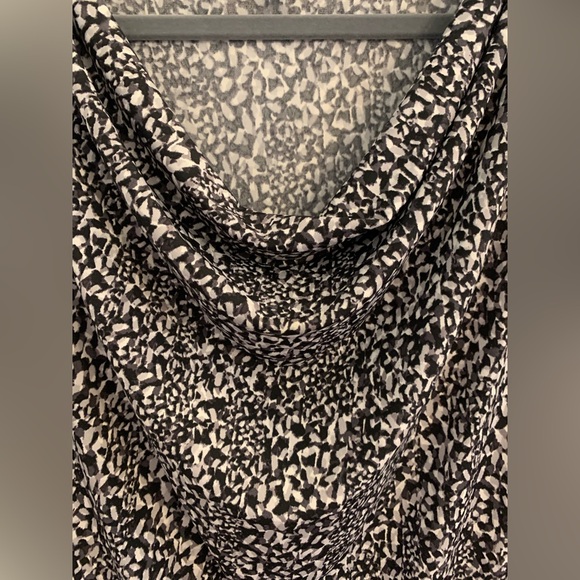 Ellen Tracy Women’s Black and White scoop Neck top. Size Large $15 - Picture 3 of 5